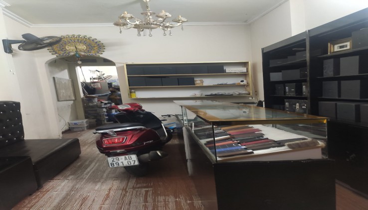 Cho thuê nhà trong ngõ oto nguyễn chí thanh, 40m2, 3,5 tầng, Giá14tr/tháng LH ngay 0377526803